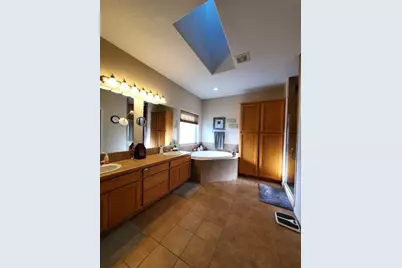 10809 Washburn Way, Klamath Falls, OR 97603 - Photo 17
