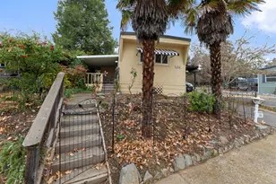 1055 N 5th St, Jacksonville, OR 97530 - Photo 3