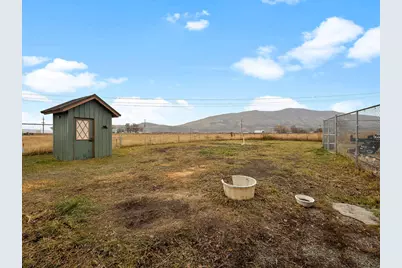 13779 Matney Road, Klamath Falls, OR 97603 - Photo 9