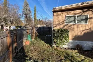 321 Clay St, Ashland, OR 97520 - Photo 23