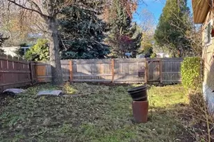 321 Clay St, Ashland, OR 97520 - Photo 17