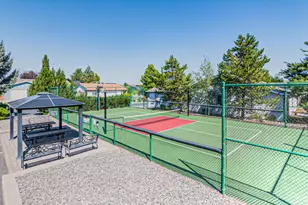 2325 NE Wintergreen Dr, Bend, OR 97701 - Photo 43