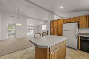 2325 NE Wintergreen Dr, Bend, OR 97701 - Photo 17