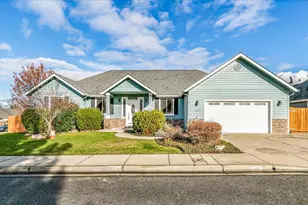 142 Whispering Dr, Grants Pass, OR 97527 - Photo 1