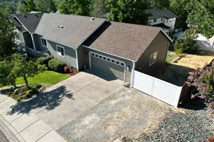 212 Wagon Wheel Dr, Grants Pass, OR 97527 - Photo 5