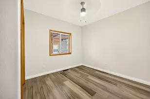 5650 Kane Creek Rd, Central Point, OR 97502 - Photo 25