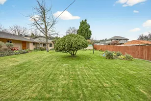 704 NW Sandy Dr, Grants Pass, OR 97526 - Photo 45