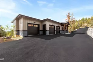 2850 NW Lucus Ct, Bend, OR 97703 - Photo 3