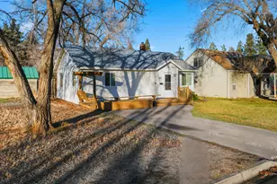 425 SW 12th St, Redmond, OR 97756 - Photo 3