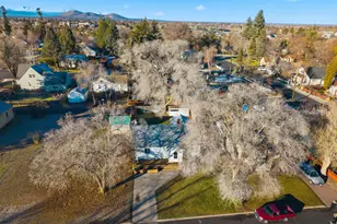 425 SW 12th St, Redmond, OR 97756 - Photo 25