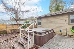 1077 SE Ashley Pl, Grants Pass, OR 97526 - Photo 11