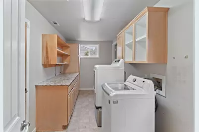1077 SE Ashley Place, Grants Pass, OR 97526 - Photo 19