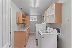 1077 SE Ashley Pl, Grants Pass, OR 97526 - Photo 19