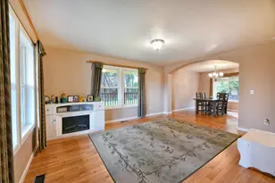 301 Leeannas Way, Shady Cove, OR 97539 - Photo 7