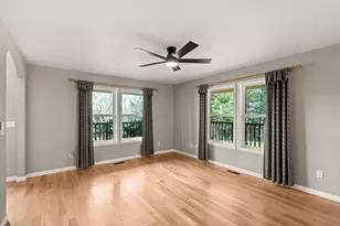 301 Leeannas Way, Shady Cove, OR 97539 - Photo 3