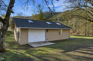1401 Upper River Rd, Gold Hill, OR 97525 - Photo 7