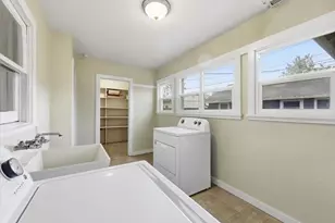 420 SW Burgess St, Grants Pass, OR 97526 - Photo 17