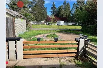 1246 N Second Avenue # 10, Gold Hill, OR 97525 - Photo 9