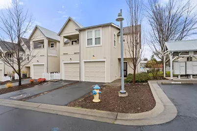 515 G Street #APT 120, Jacksonville, OR 97530 - Photo 3
