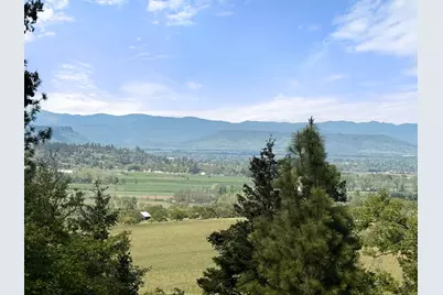 70 Vineyard View Circle, Medford, OR 97501 - Photo 9