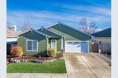 827 Isherwood Drive, Central Point, OR 97502 - Photo 1