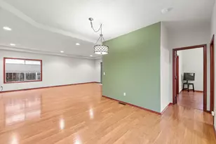 827 Isherwood Dr, Central Point, OR 97502 - Photo 9