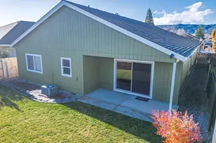 827 Isherwood Dr, Central Point, OR 97502 - Photo 29