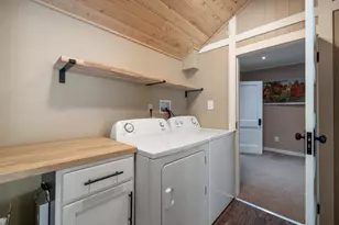 1759 Summers Ln, Klamath Falls, OR 97603 - Photo 17