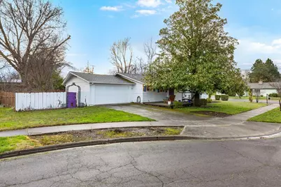 1602 Gayety Lane, Medford, OR 97504 - Photo 23