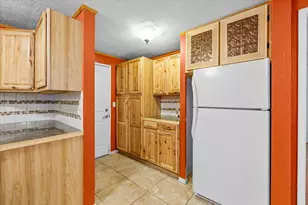 1602 Gayety Ln, Medford, OR 97504 - Photo 11