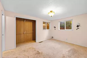 1602 Gayety Ln, Medford, OR 97504 - Photo 17