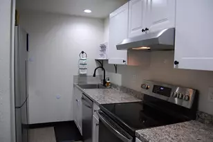 2240 Maplewood Dr S, Salem, OR 97306 - Photo 9