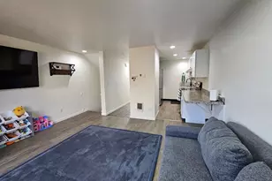 2240 Maplewood Dr S, Salem, OR 97306 - Photo 5