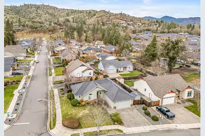 2092 SW Ford Street, Grants Pass, OR 97526 - Photo 3