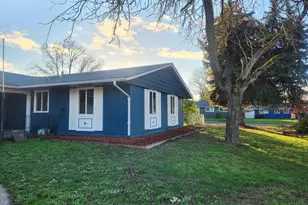 402 Emerald Cir, Medford, OR 97501 - Photo 5