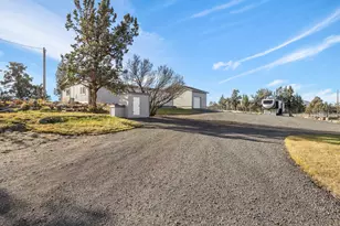 869 SW 55th Pl, Redmond, OR 97756 - Photo 49