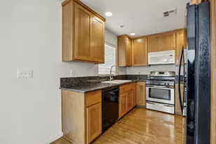 317 SW Bayou Pl, Grants Pass, OR 97526 - Photo 9