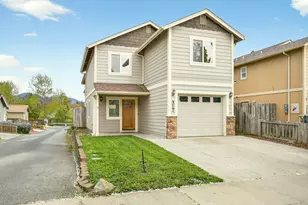 317 SW Bayou Pl, Grants Pass, OR 97526 - Photo 3