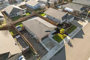 925 Sellwood Dr, Eagle Point, OR 97524 - Photo 29