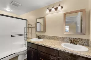 925 Sellwood Dr, Eagle Point, OR 97524 - Photo 13