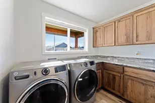 1876 SW Mistybrook Dr, Grants Pass, OR 97527 - Photo 19