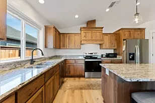 1876 SW Mistybrook Dr, Grants Pass, OR 97527 - Photo 7