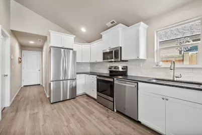 2565 NW Teak Avenue, Redmond, OR 97756 - Photo 9