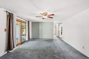 2021 Taylor Rd, Central Point, OR 97502 - Photo 3