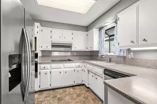 2021 Taylor Rd, Central Point, OR 97502 - Photo 9