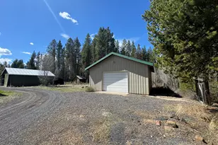 135744 Hwy 97, Crescent, OR 97733 - Photo 9