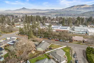 3712 Colver Rd, Phoenix, OR 97535 - Photo 37