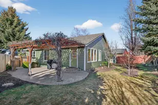 2342 NE Shadow Brook Pl, Bend, OR 97701 - Photo 17