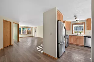 2342 NE Shadow Brook Pl, Bend, OR 97701 - Photo 7