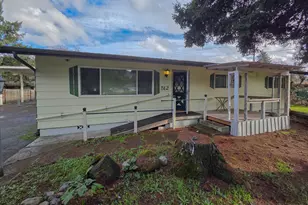 512 Pine St, Rogue River, OR 97537 - Photo 1